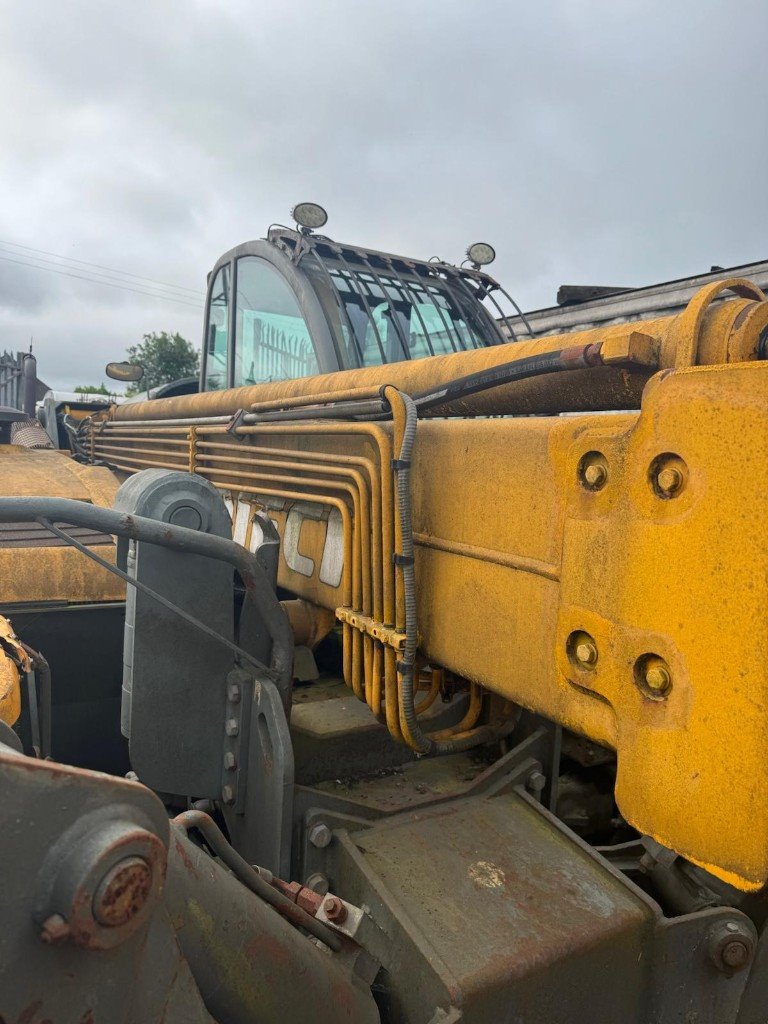 Dirty telehandler boom before cleaning