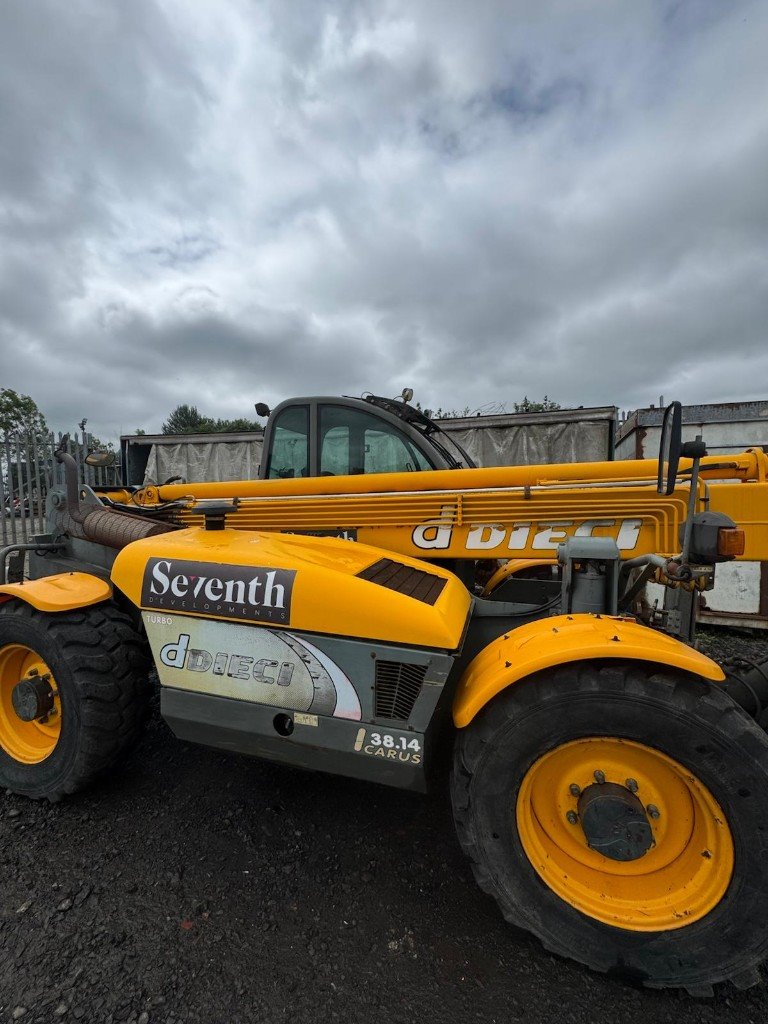 Clean Dieci telehandler after a yard wash